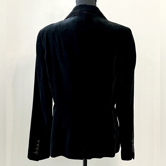 Sophisticated velvet blazer from Barbour. Red accent. Size 14.
Great base piece! - Picture 2 of 5